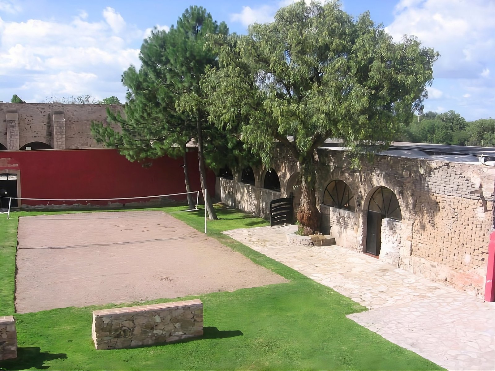 Cancha de voleibol para actividades escolares